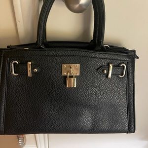 NWOT Very nice and clean with a cute little paddle lock on the front.